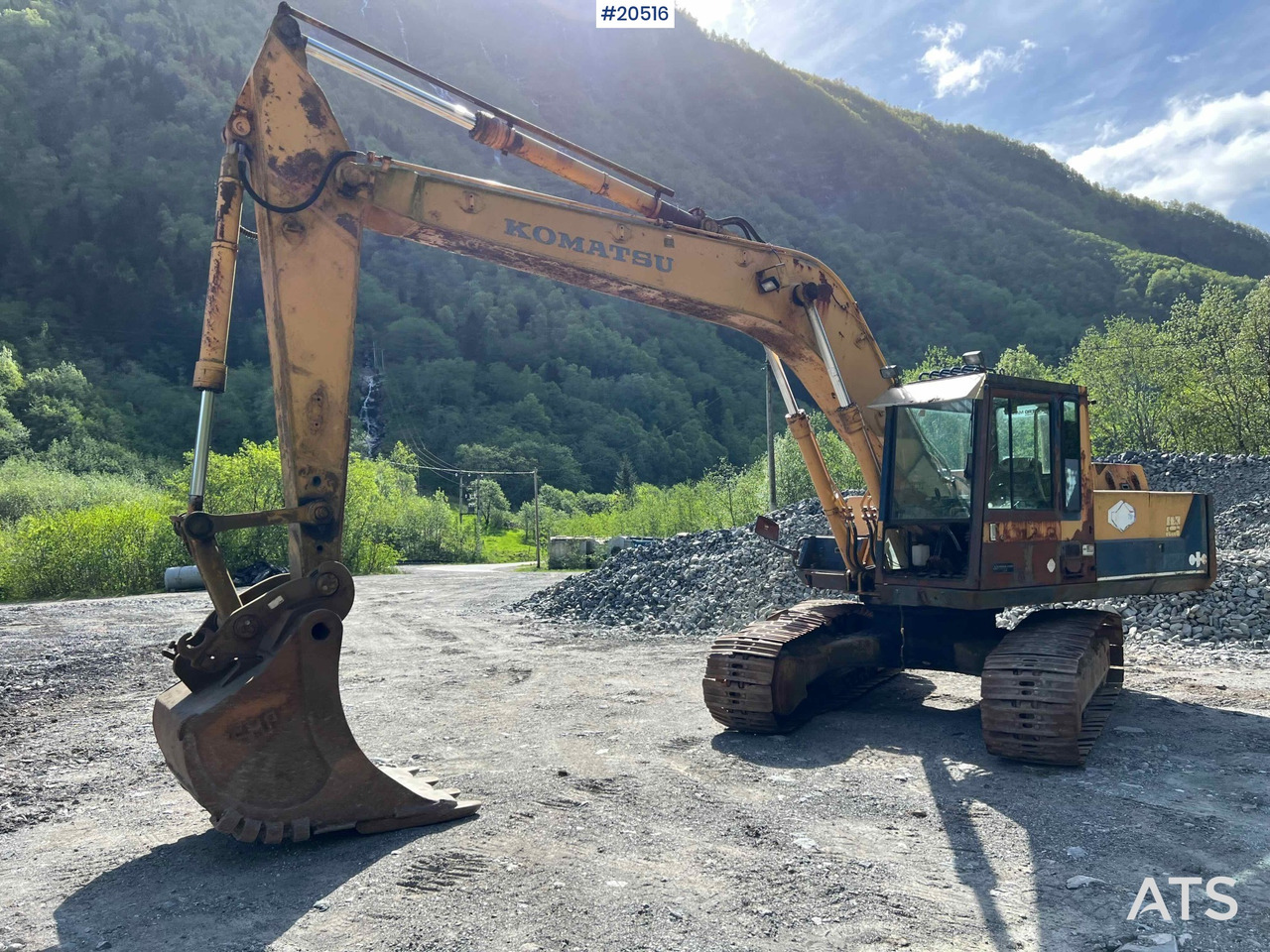 Komatsu PC200-3 - Ekskavator: gambar 2 Komatsu PC200-3 - Ekskavator: gambar 2