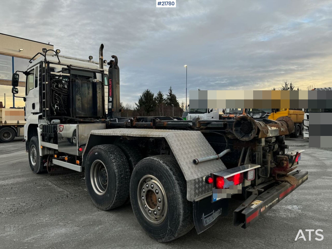 MAN TGS 28.480 6x4 brøyterigget Krokbil m/ underliggende skjær og kranhydraulikk. - Hook lift: gambar 4 MAN TGS 28.480 6x4 brøyterigget Krokbil m/ underliggende skjær og kranhydraulikk. - Hook lift: gambar 4