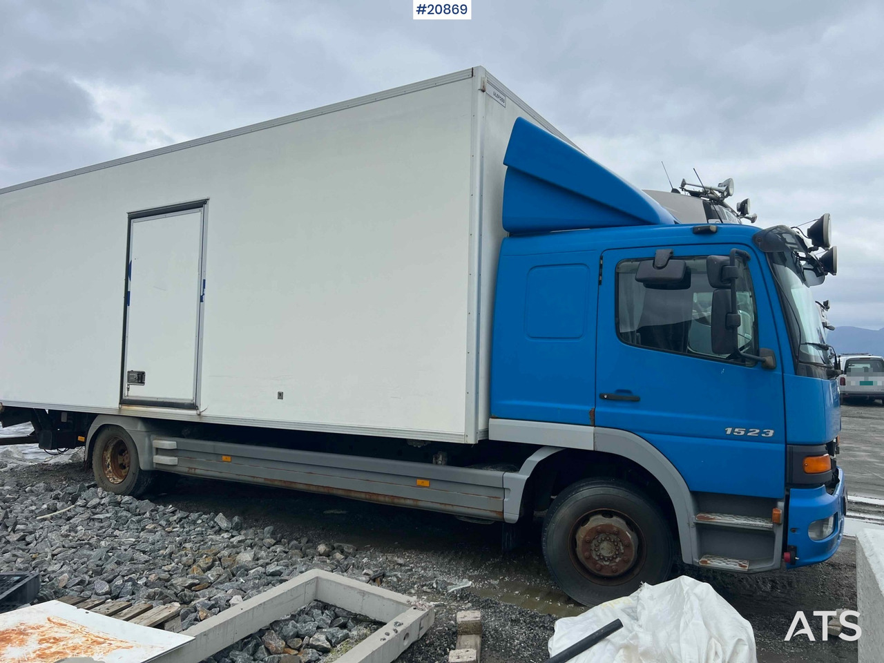 Mercedes 1523 - Truk box: gambar 5 Mercedes 1523 - Truk box: gambar 5