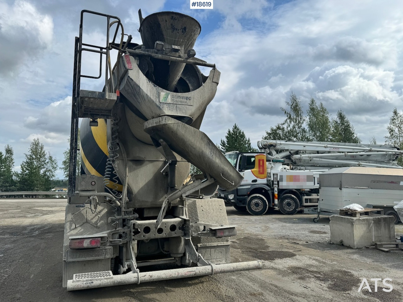Mercedes Arocs 3246 - Truk pengaduk beton: gambar 4 Mercedes Arocs 3246 - Truk pengaduk beton: gambar 4