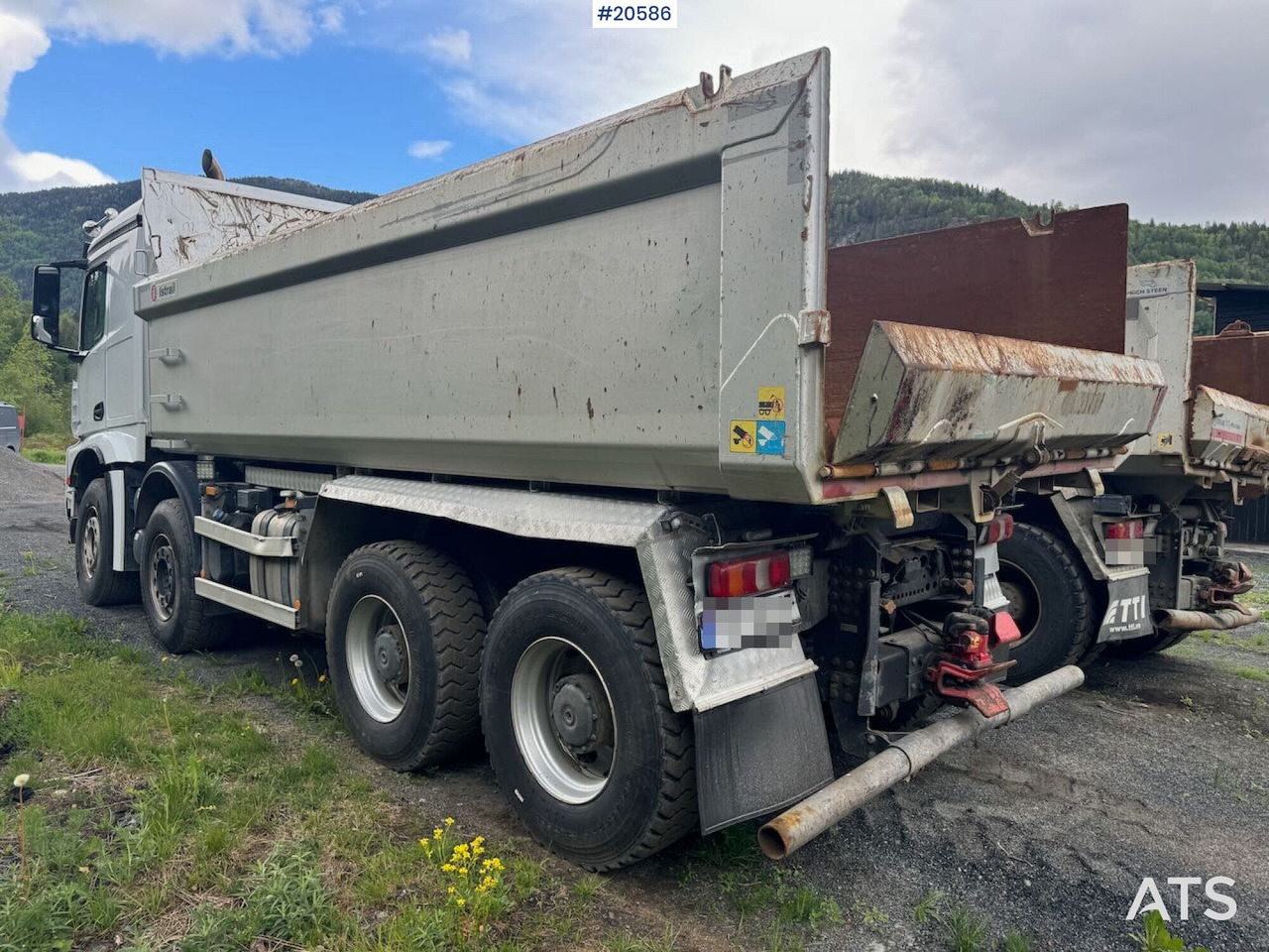 Mercedes Arocs 3258 - Truk jungkit: gambar 4 Mercedes Arocs 3258 - Truk jungkit: gambar 4