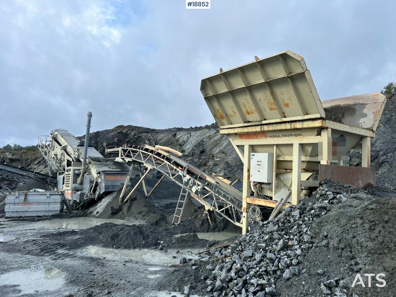 Metso Lokotrack LT220D Finknuser m/ sikt, matekasse og transportbånd - Tanaman penghancur mobil: gambar 1 Metso Lokotrack LT220D Finknuser m/ sikt, matekasse og transportbånd - Tanaman penghancur mobil: gambar 1