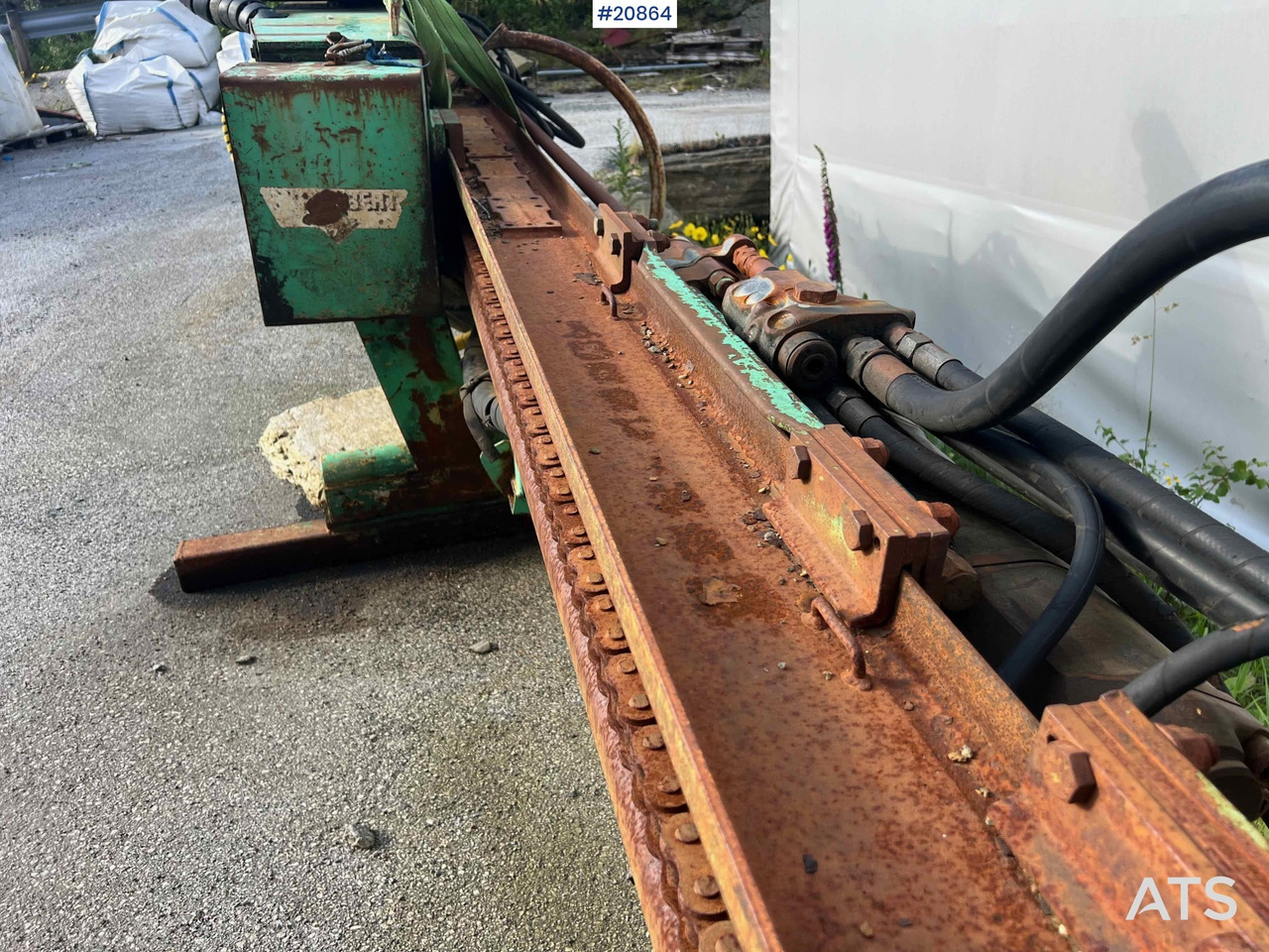 Anjungan pengeboran Montabert CPA500 boretårn m/ hc 150 hammer: gambar 28 Anjungan pengeboran Montabert CPA500 boretårn m/ hc 150 hammer: gambar 28