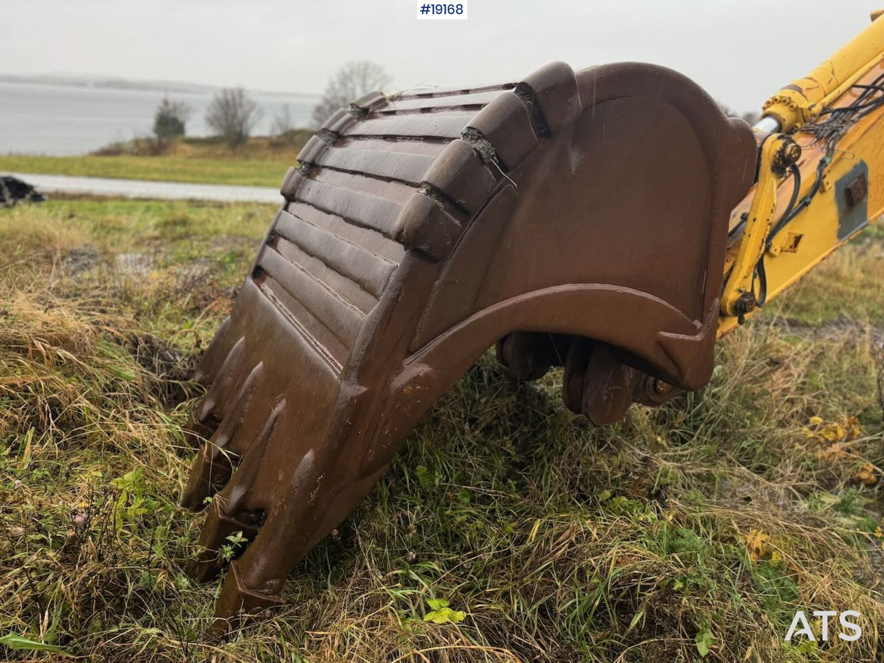 Ekskavator New Holland E385: gambar 29