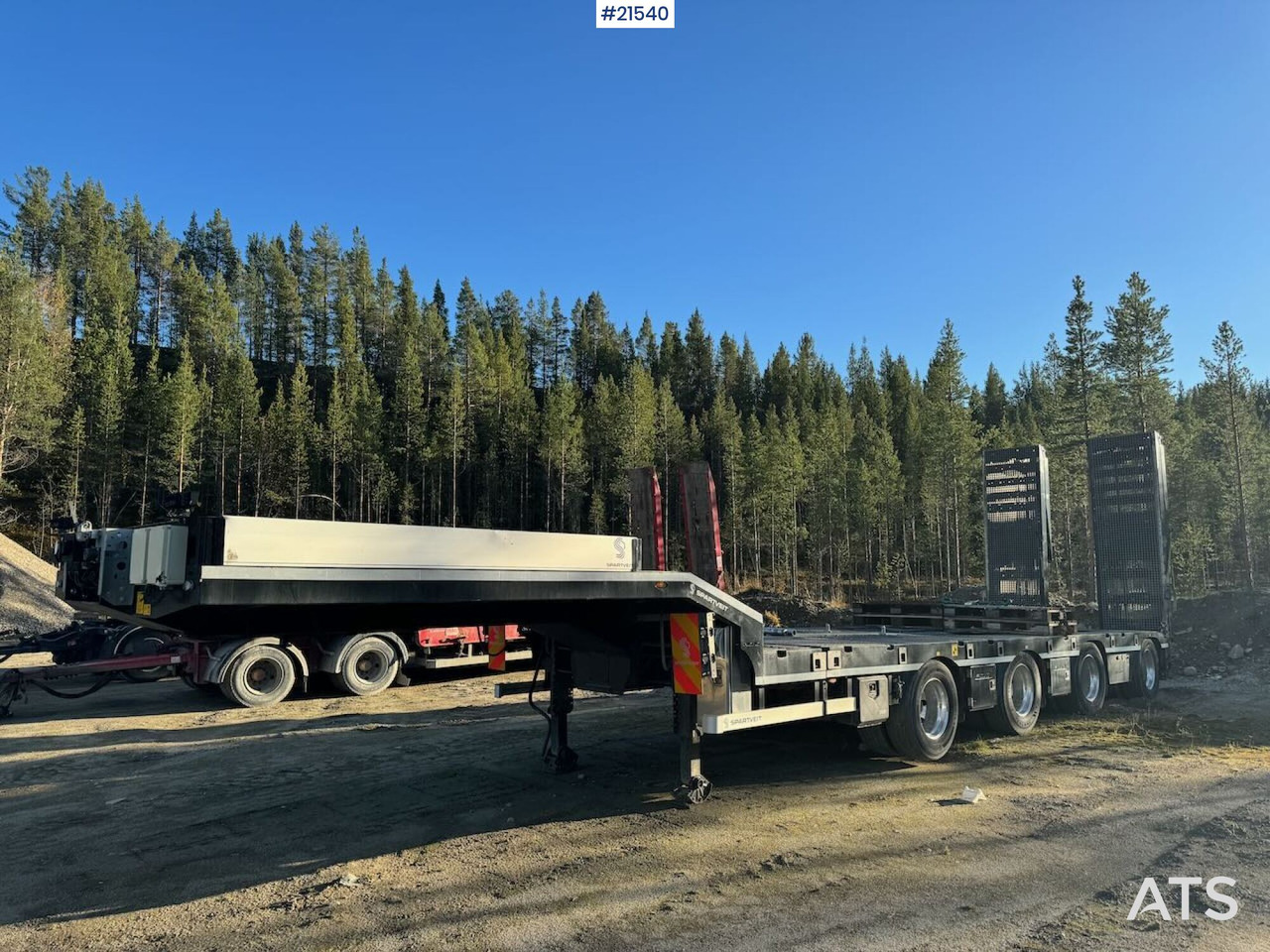 Rojo 2021 Rojo Maskinsemi m/ hydrauliske kjørebruer - Semi-trailer low bed: gambar 3 Rojo 2021 Rojo Maskinsemi m/ hydrauliske kjørebruer - Semi-trailer low bed: gambar 3