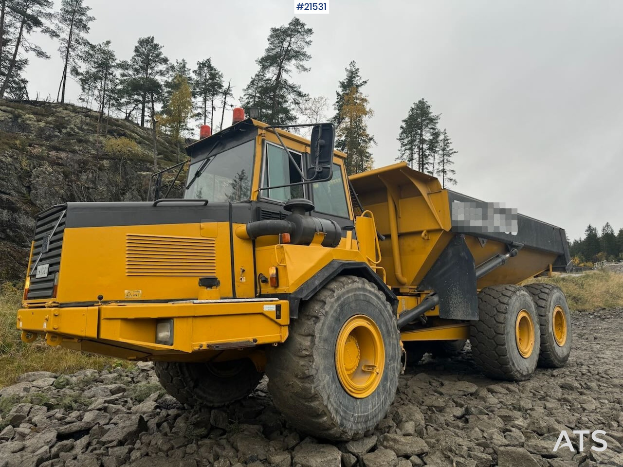 Volvo A25C - Tempat sampah artikulasi: gambar 1 Volvo A25C - Tempat sampah artikulasi: gambar 1