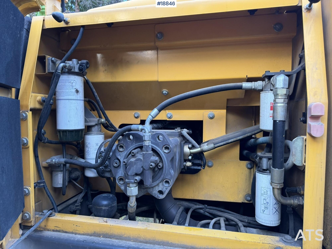 Ekskavator perayap Volvo EC210CL: gambar 33