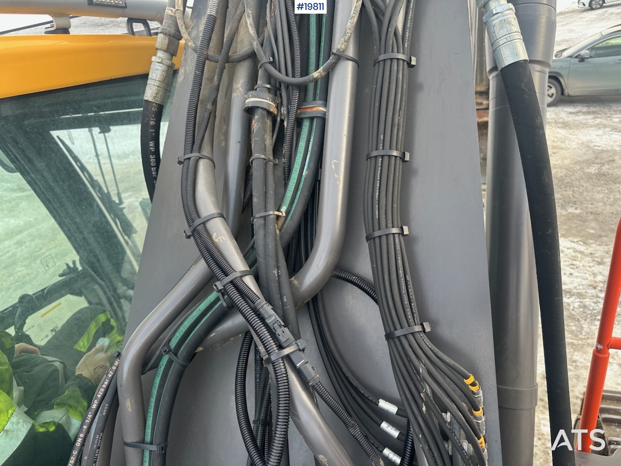 Ekskavator Volvo EC300 EL: gambar 32