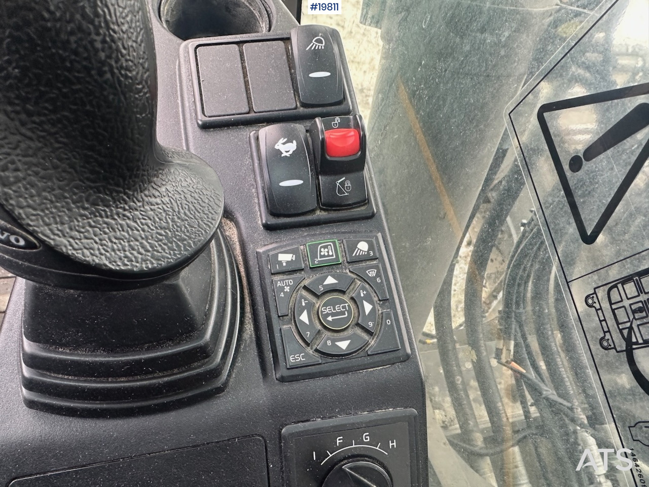 Ekskavator Volvo EC300 EL: gambar 40