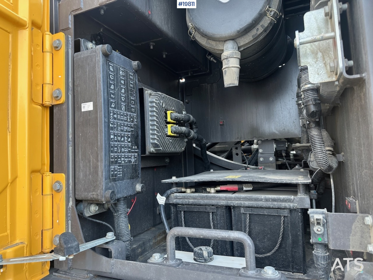 Ekskavator Volvo EC300 EL: gambar 24