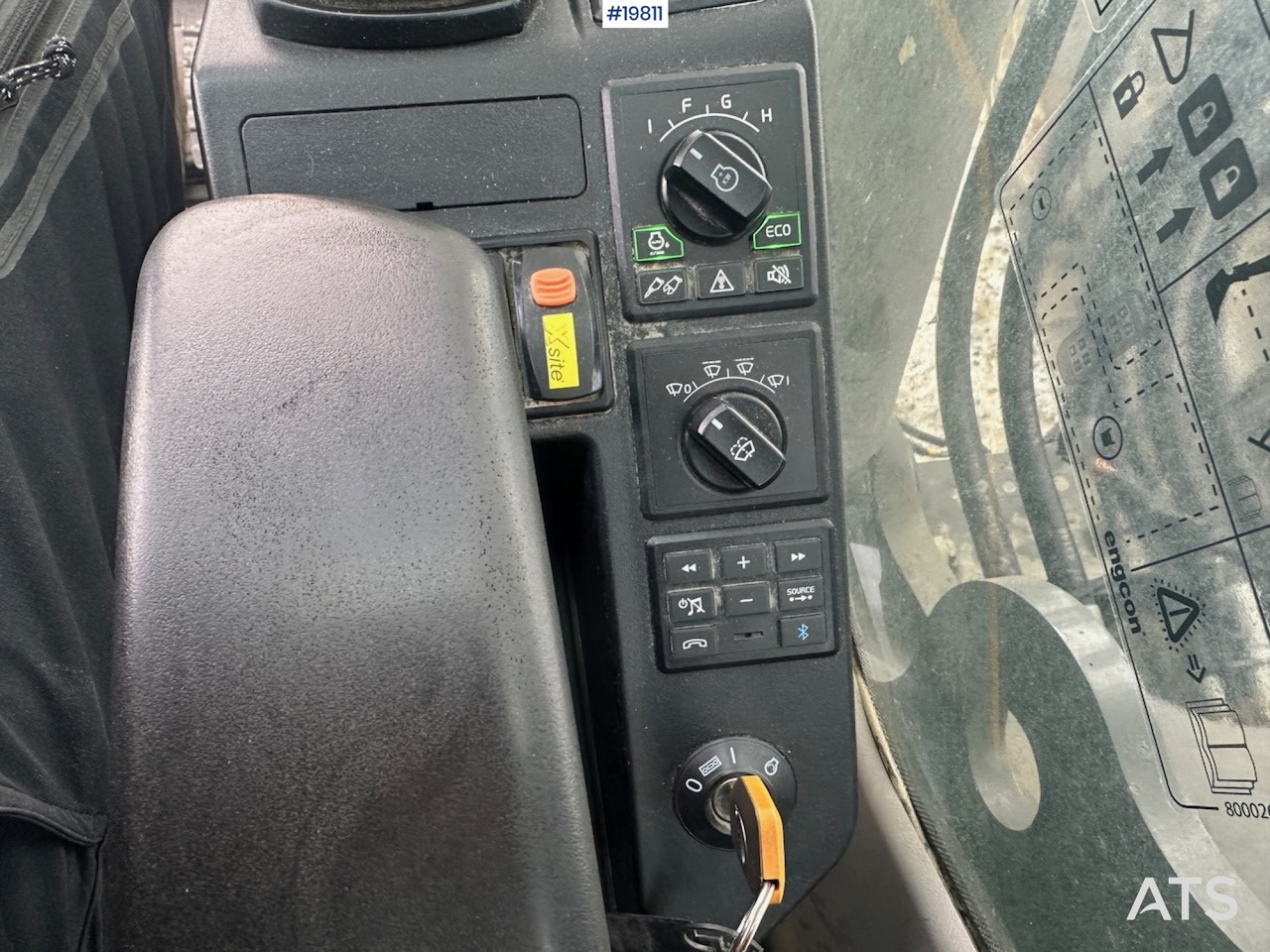 Ekskavator Volvo EC300 EL: gambar 41