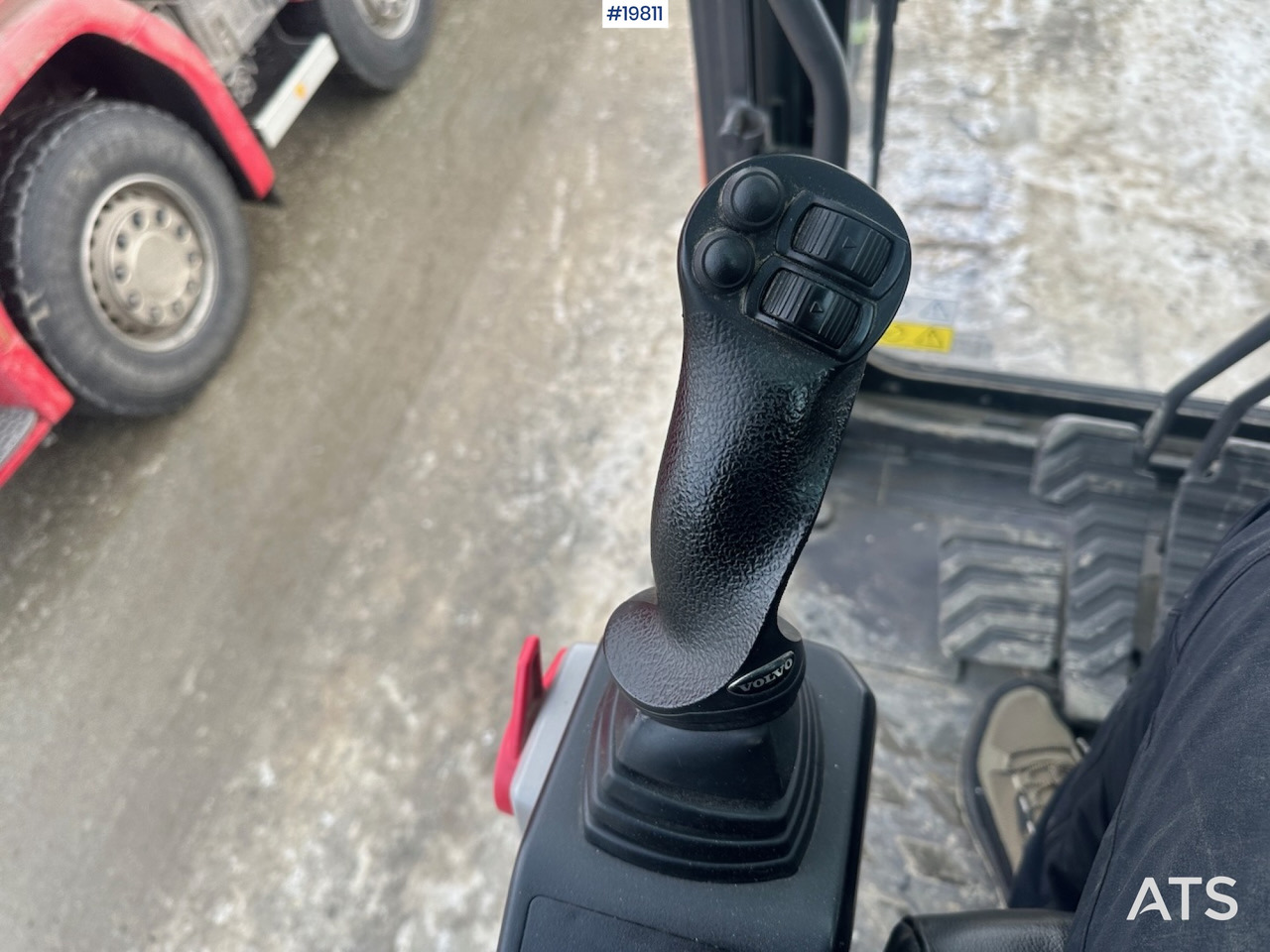 Ekskavator Volvo EC300 EL: gambar 45