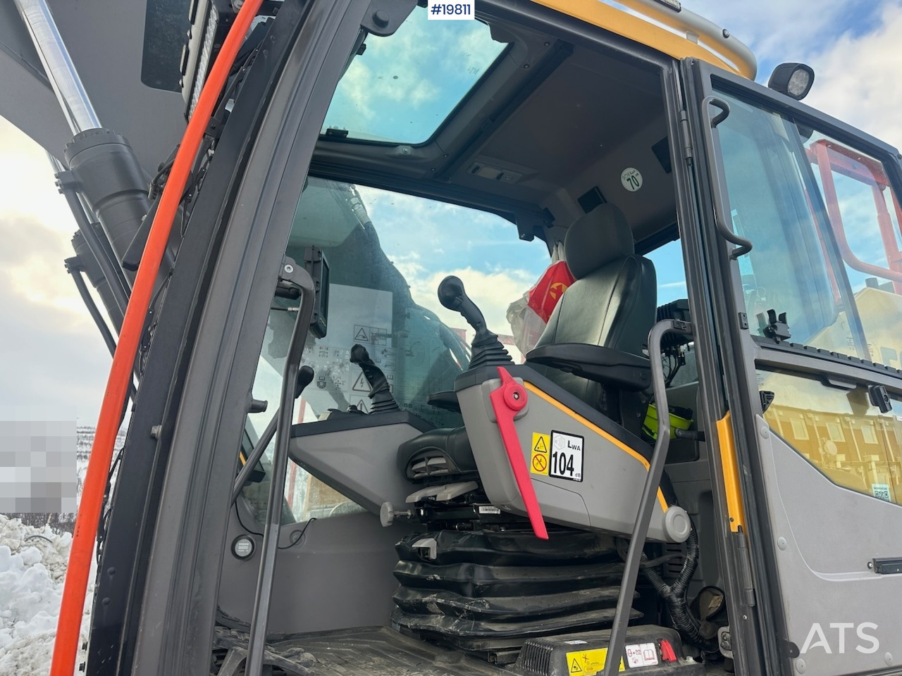 Ekskavator Volvo EC300 EL: gambar 34