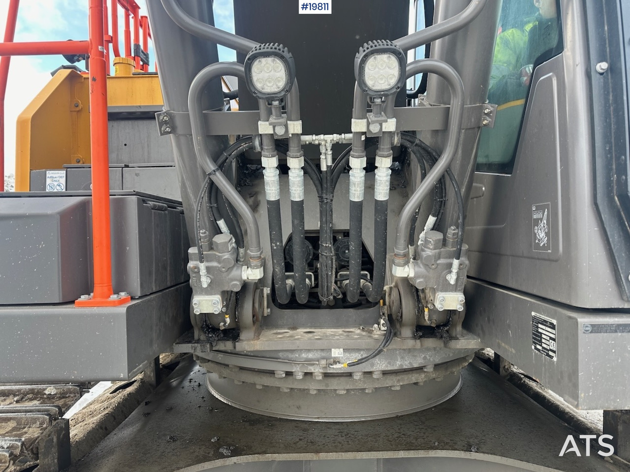 Ekskavator Volvo EC300 EL: gambar 14