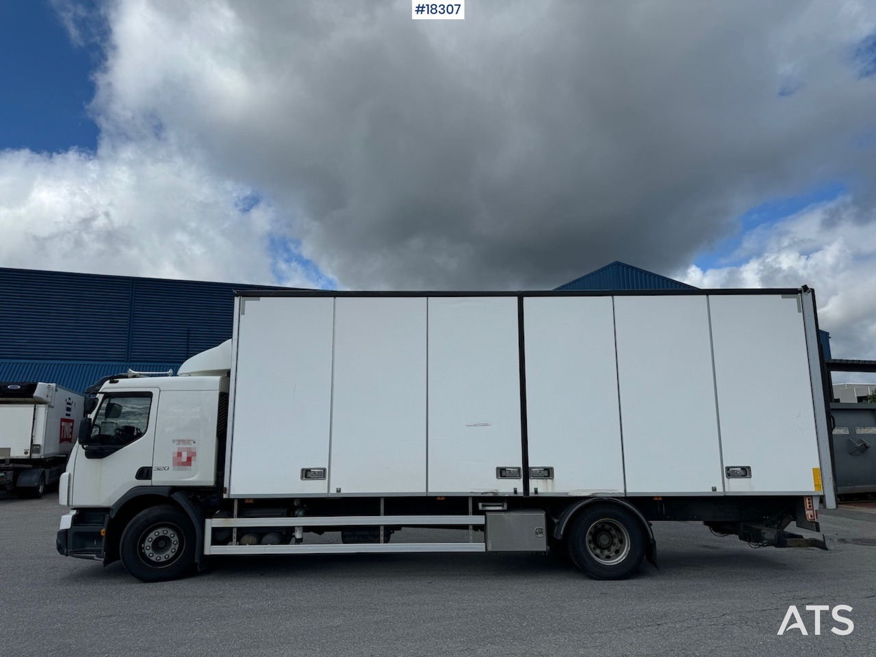 Volvo FE320 - Truk box: gambar 2 Volvo FE320 - Truk box: gambar 2