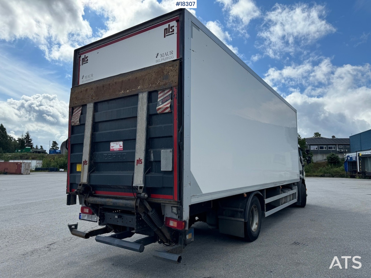 Volvo FE320 - Truk box: gambar 5 Volvo FE320 - Truk box: gambar 5