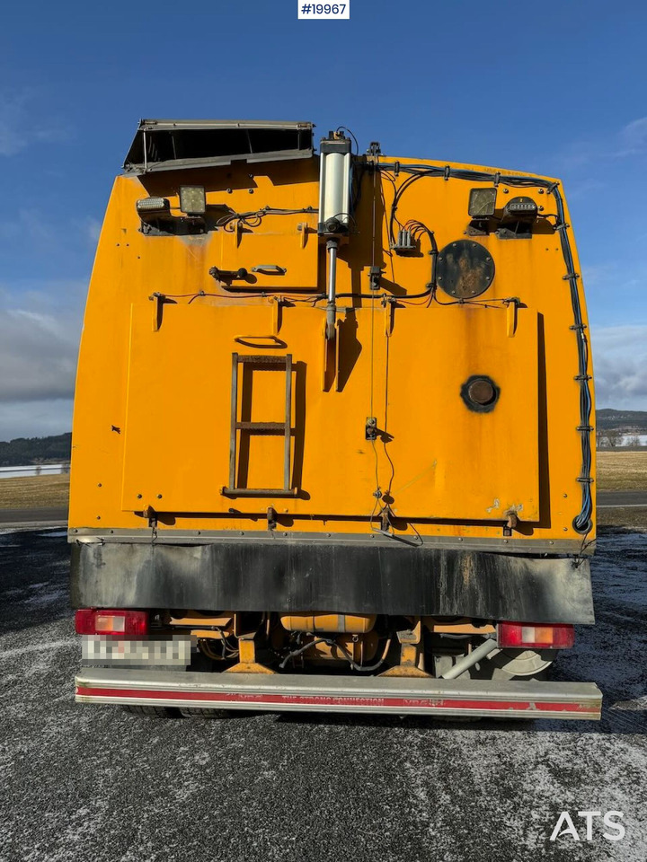Volvo FM9 - Penyapu jalan: gambar 4 Volvo FM9 - Penyapu jalan: gambar 4