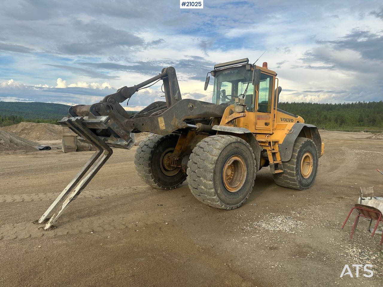 Volvo L120E hjullaster m/ vekt, skuffe og overhalt motor - Wheel loader: gambar 4 Volvo L120E hjullaster m/ vekt, skuffe og overhalt motor - Wheel loader: gambar 4