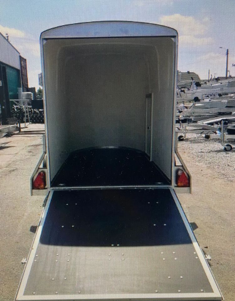 Niewiadów Furgon Niewiadów F1334 z trapem wjazdowym - Trailer mobil: gambar 4 Niewiadów Furgon Niewiadów F1334 z trapem wjazdowym - Trailer mobil: gambar 4