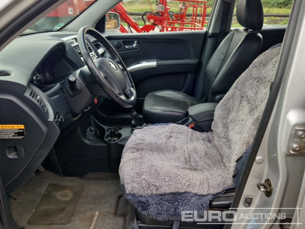 Mobil SUV 2005 Kia Sportage: gambar 27