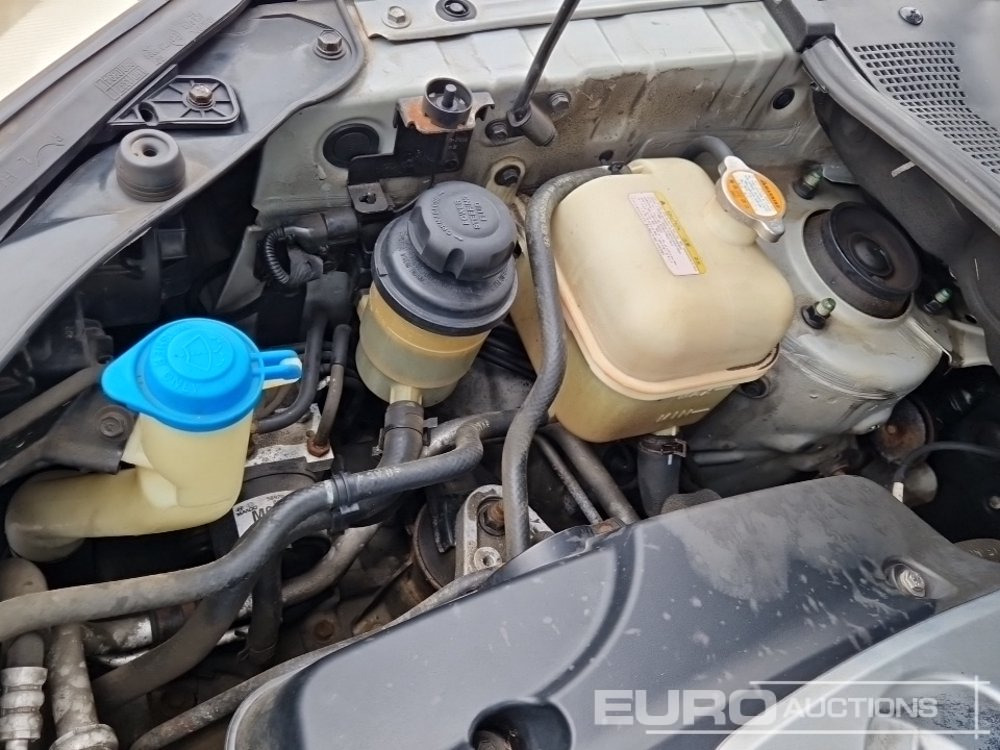 Mobil SUV 2005 Kia Sportage: gambar 16