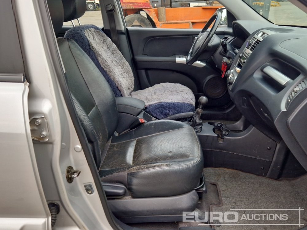 Mobil SUV 2005 Kia Sportage: gambar 24