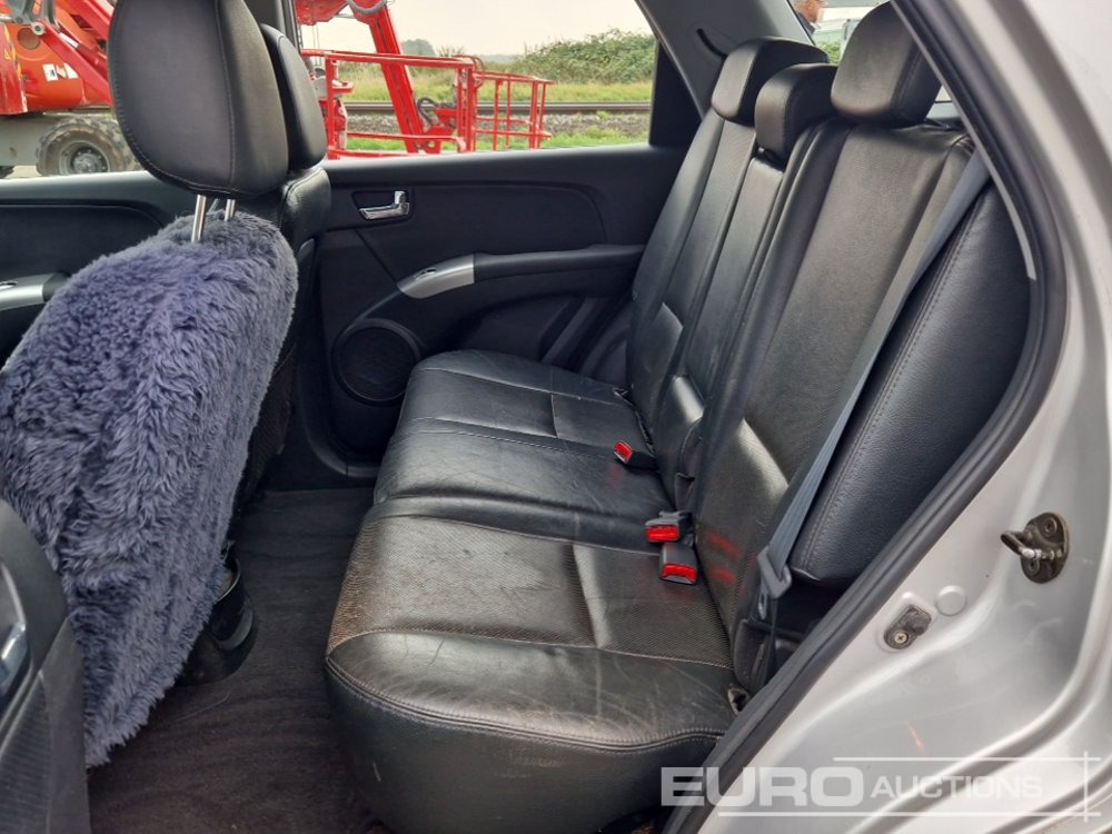 Mobil SUV 2005 Kia Sportage: gambar 23