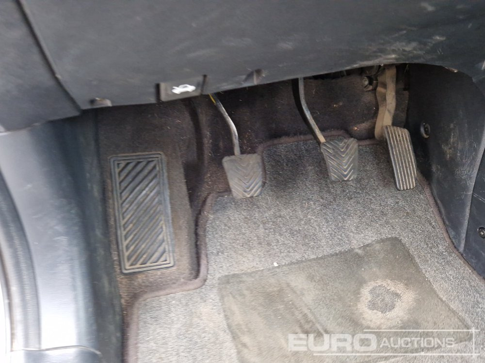 Mobil SUV 2005 Kia Sportage: gambar 28