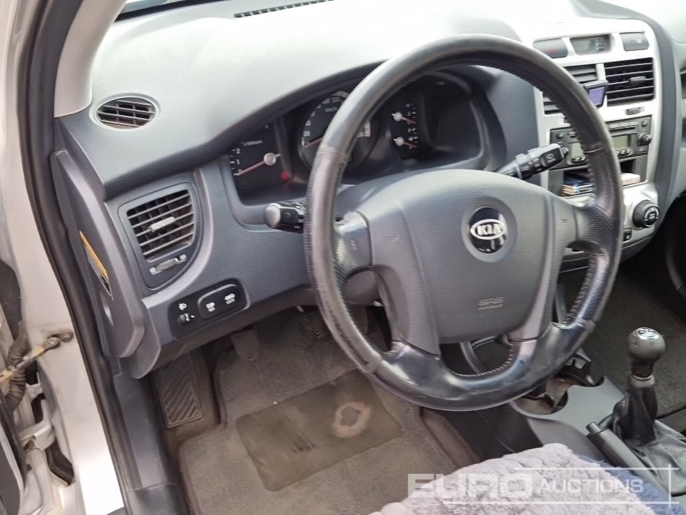 Mobil SUV 2005 Kia Sportage: gambar 29