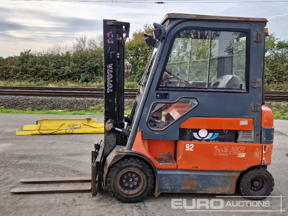 2005 Toyota 7FBMF25 - Forklift: gambar 2 2005 Toyota 7FBMF25 - Forklift: gambar 2