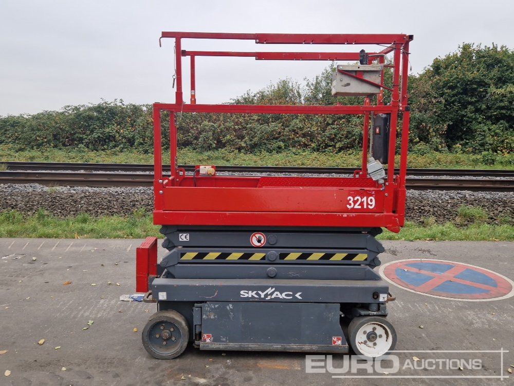 2010 SkyJack SJ111-3219 - Platform pengangkat: gambar 2 2010 SkyJack SJ111-3219 - Platform pengangkat: gambar 2