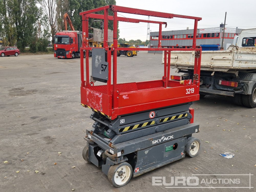 2010 SkyJack SJ111-3219 - Platform pengangkat: gambar 4 2010 SkyJack SJ111-3219 - Platform pengangkat: gambar 4