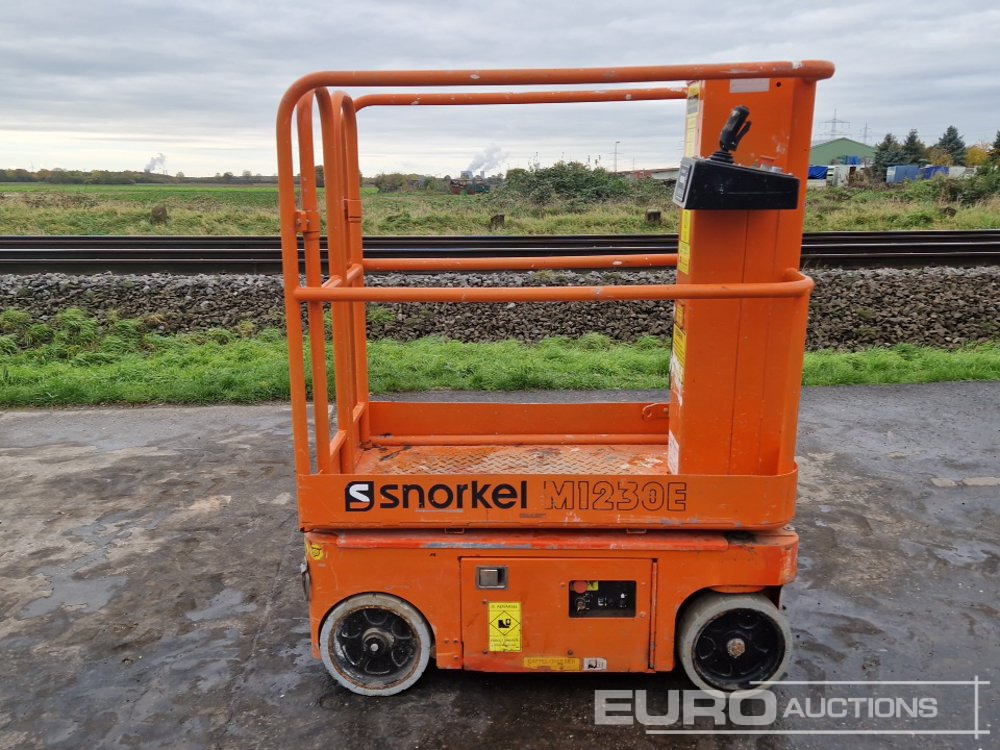 2011 Snorkel M1230E - Lift tiang vertikal: gambar 2 2011 Snorkel M1230E - Lift tiang vertikal: gambar 2