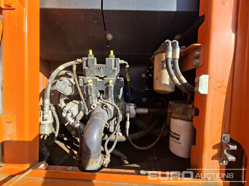 Ekskavator roda 2013 Doosan DX160W: gambar 6