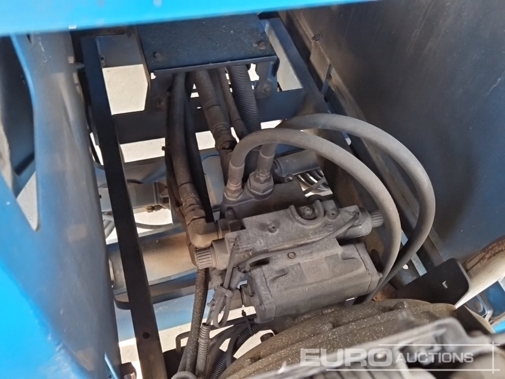Platform pengangkat 2014 Genie GS-4390: gambar 25