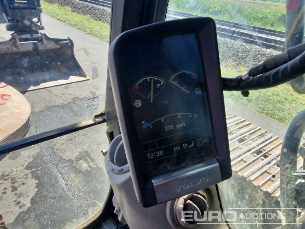 Ekskavator perayap 2014 Volvo EC220DL: gambar 26