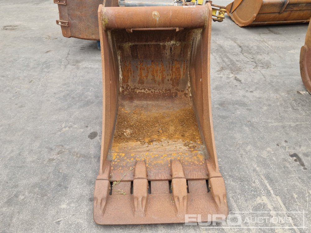 32" Digging Bucket, Hyundai R170W - Ember: gambar 5 32" Digging Bucket, Hyundai R170W - Ember: gambar 5