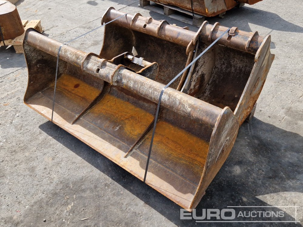 60" Ditching, 32", 16" Digging Buckets to suit ARDEN QA10 - Ember: gambar 1 60" Ditching, 32", 16" Digging Buckets to suit ARDEN QA10 - Ember: gambar 1
