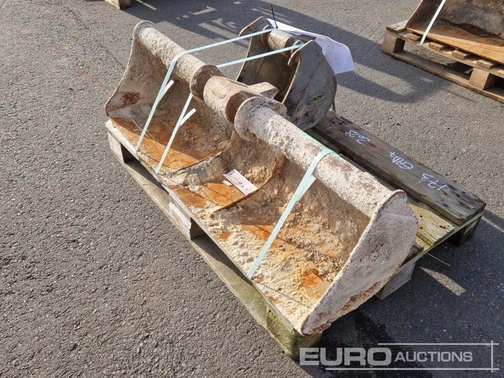 Ditching + Digging Buckets, MORIN (2 of) - Ember: gambar 1 Ditching + Digging Buckets, MORIN (2 of) - Ember: gambar 1