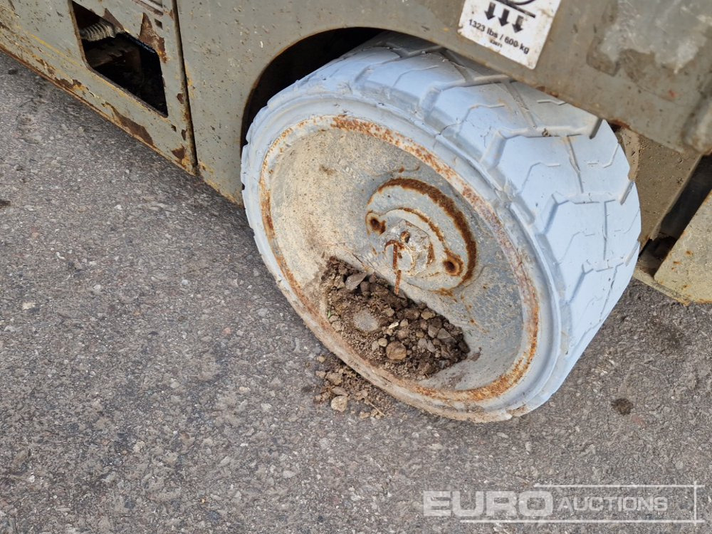 Platform pengangkat Genie Electric Scissor Lift: gambar 7