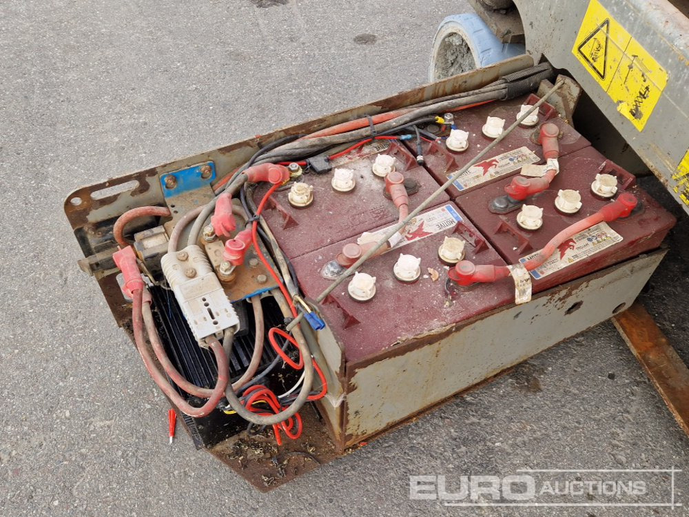 Platform pengangkat Genie Electric Scissor Lift: gambar 12