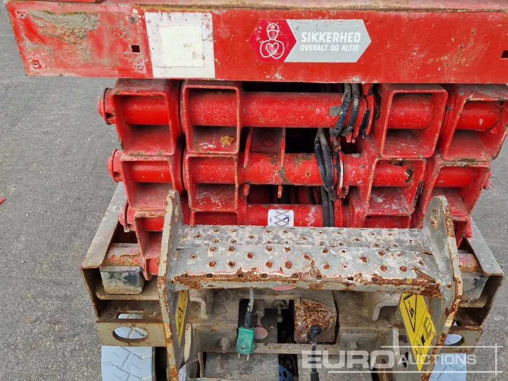 Platform pengangkat Genie Electric Scissor Lift: gambar 9