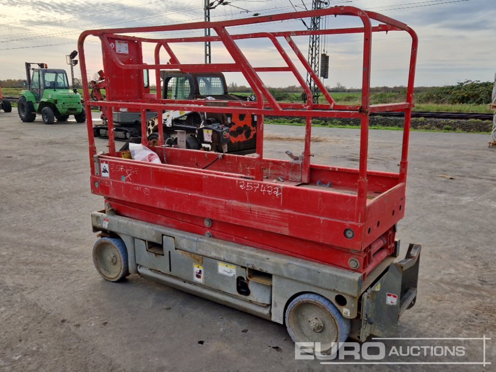 Haulotte Compact 8 - Scissor lifts: gambar 3 Haulotte Compact 8 - Scissor lifts: gambar 3
