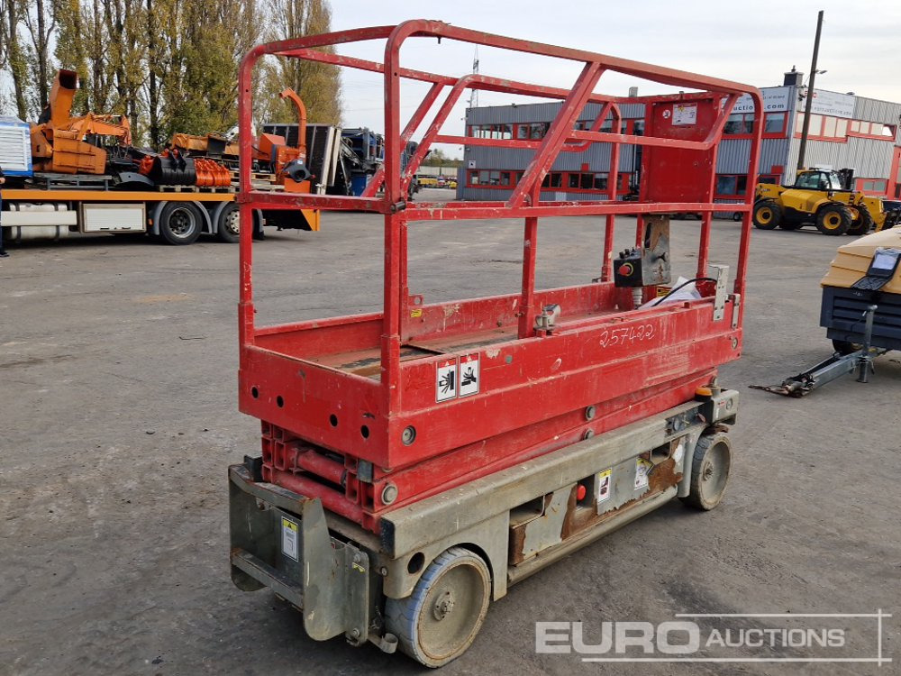 Haulotte Compact 8 - Scissor lifts: gambar 4 Haulotte Compact 8 - Scissor lifts: gambar 4