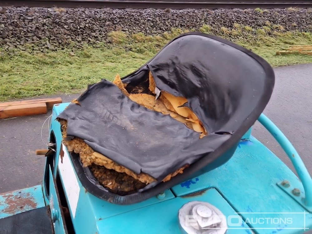 Ekskavator mini Kobelco SK007: gambar 23