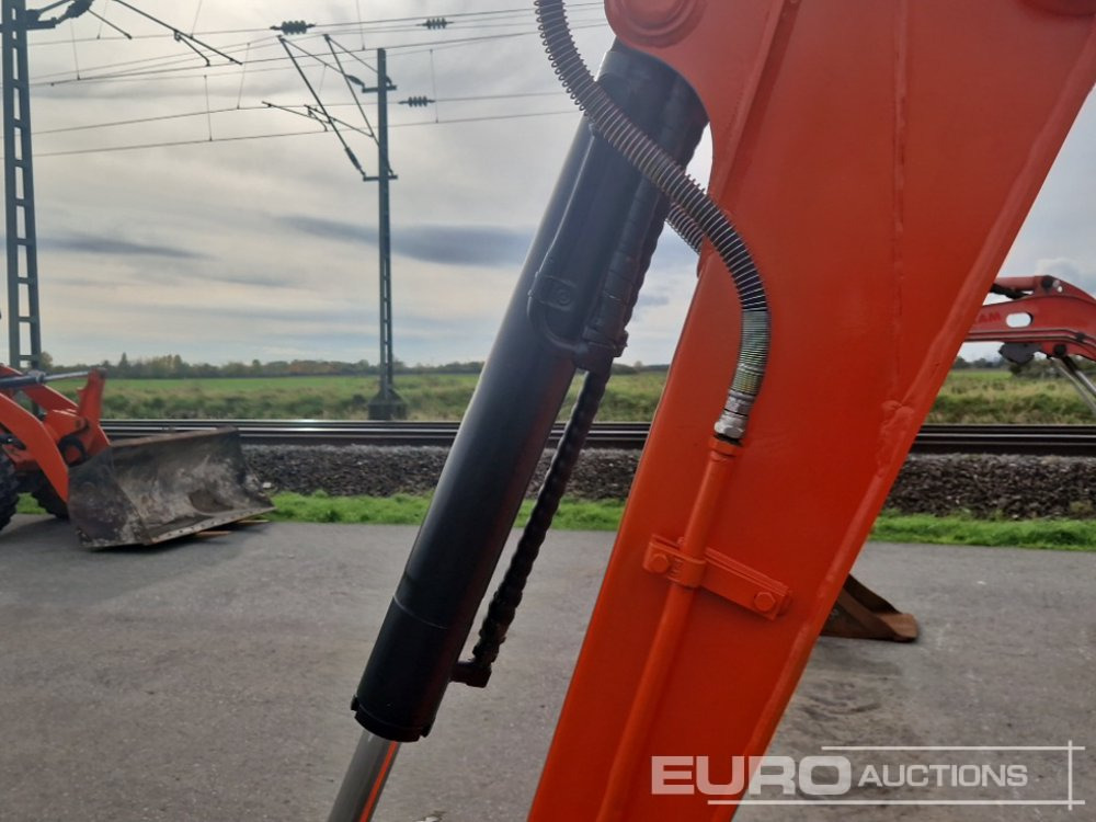 Ekskavator mini Kubota U55-4: gambar 24