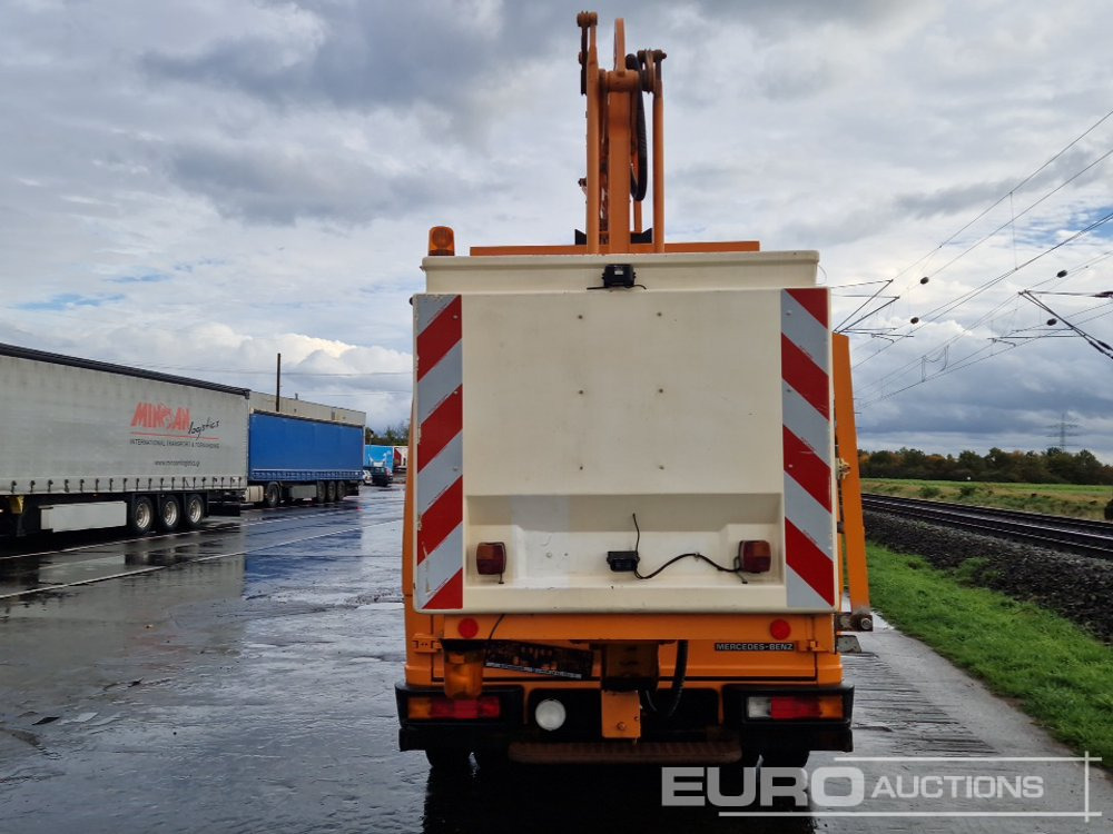 Mercedes 612D - Platform udara yang dipasang di truk: gambar 4 Mercedes 612D - Platform udara yang dipasang di truk: gambar 4