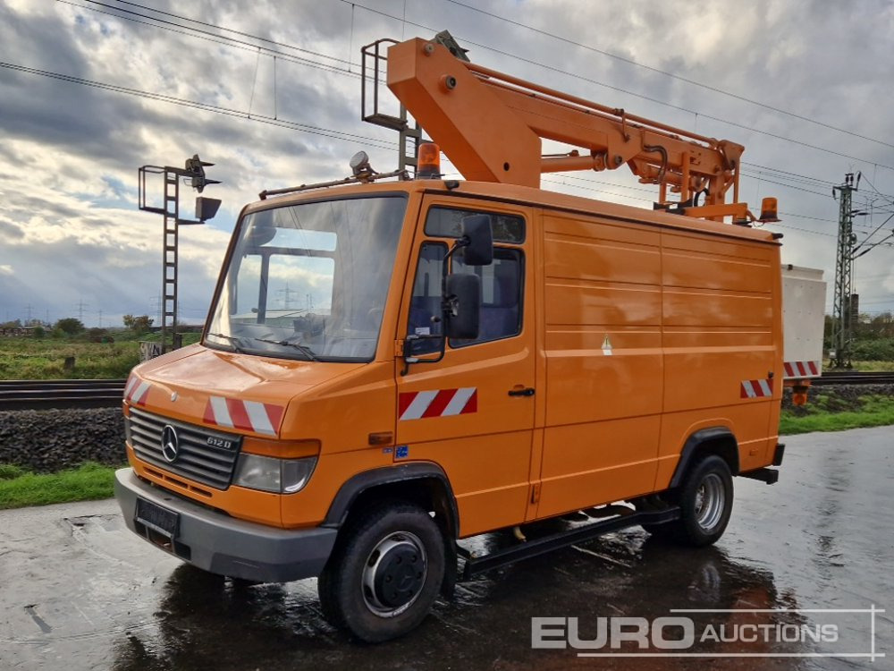 Mercedes 612D - Platform udara yang dipasang di truk: gambar 1 Mercedes 612D - Platform udara yang dipasang di truk: gambar 1