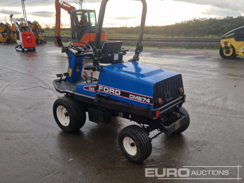 New Holland TM274 4WD Ride on Lawnmower, Roll Bar (No Cutting Deck) - Mesin pemotong rumput: gambar 3 New Holland TM274 4WD Ride on Lawnmower, Roll Bar (No Cutting Deck) - Mesin pemotong rumput: gambar 3