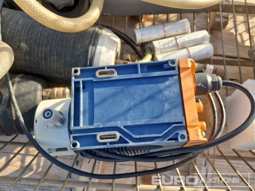 Pallet of Brushes, Pulleys, Pump, Hose - Membangun inventaris: gambar 5 Pallet of Brushes, Pulleys, Pump, Hose - Membangun inventaris: gambar 5